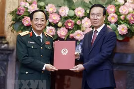 Chủ tịch nước trao quyết định thăng quân hàm cho đồng chí Trịnh Văn Quyết