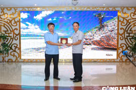Hội Nhà báo Việt Nam và Bộ Tư lệnh Quân khu IV thắt chặt tình đoàn kết gắn bó
