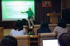 Bồi dưỡng kỹ năng “Viết về sức khỏe, môi trường bằng báo chí kể chuyện”