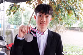 Nam sinh mang vinh quang về cho đất học xứ Thanh