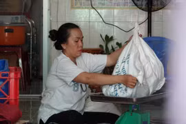 Mẹ lập bếp ăn từ thiện cho bệnh nhi ung thư theo ước nguyện của con gái đã mất
