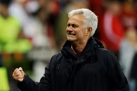 Mourinho khóc trong ngày làm nên lịch sử cùng Roma