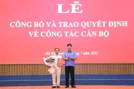 Trao Quyết định bổ nhiệm chức vụ Tổng Biên tập Tạp chí Kiểm sát