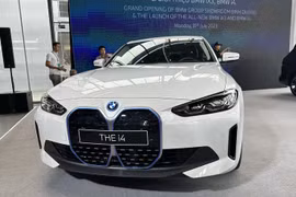 Bộ đôi xe điện hạng sang BMW iX3 và BMW i4 về tới Việt Nam