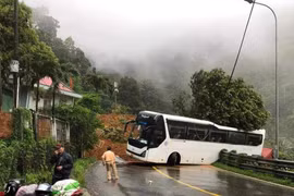 Sau vụ sạt lở đất ở đèo Bảo Lộc, sơ tán người dân khu vực chân núi