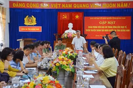 Phóng viên báo chí đi tìm hiểu thực tế tình hình nhân quyền ở Quảng Nam