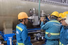 LILAMA bàn giao 2 mô-đun thiết bị điện phân thuộc dự án Nhà máy sản xuất hydrogen xanh cho đối tác Đức
