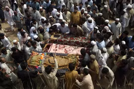 Khủng bố IS đánh bom liều chết khiến bất ổn leo thang ở Pakistan