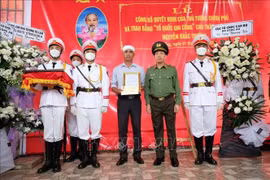 Trao Bằng "Tổ quốc ghi công" và Quyết định thăng quân hàm đối với 3 CSGT hy sinh trên đèo Bảo Lộc