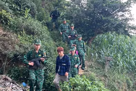 Lào Cai: Lao động làm chui vượt biên trái phép từ Trung Quốc về Việt Nam làm thẻ căn cước