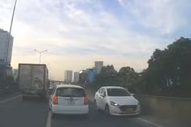 Xử phạt nữ tài xế lái ô tô đi ngược chiều tại Vành đai 3 trên cao