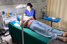Đà Nẵng: Cơ sở thẩm mỹ để nhân viên lao công phẫu thuật cho khách