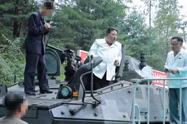 Ông Kim Jong Un tiếp tục thị sát các nhà máy sản xuất vũ khí, tên lửa của Triều Tiên