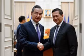 Ông Vương Nghị gặp gỡ ông Hun Manet ở Campuchia