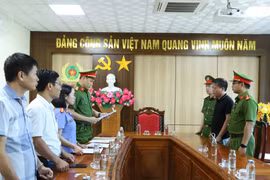 Bắt Giám đốc Công ty VN11 phù phép 28 tài liệu từ giả thành thật để đấu thầu