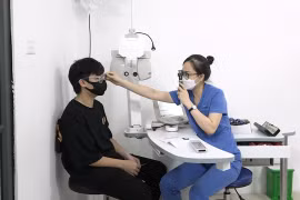 Gia tăng tỷ lệ mắc tật khúc xạ ở thanh thiếu niên