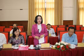 Giá sách giáo khoa cao so với thu nhập của một bộ phận người dân, đặc biệt là đồng bào dân tộc thiểu số