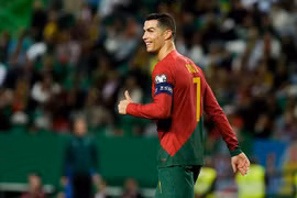 Ronaldo lập cột mốc vô tiền khoáng hậu trong lịch sử bóng đá thế giới