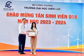 Hân hoan chào mừng tân sinh viên khóa D18 nhập học