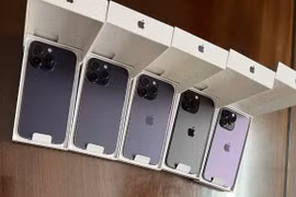 Lợi dụng iPhone 14 Pro Max bị “delay” về Việt Nam, hàng xách tay “thổi giá” không tưởng