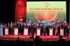 Kỷ niệm 20 năm thành lập Hội đồng Lý luận, phê bình văn học, nghệ thuật Trung ương
