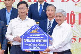 Petrovietnam trao ủng hộ 2 tỷ đồng xây dựng nhà Đại đoàn kết cho hộ nghèo của tỉnh Điện Biên
