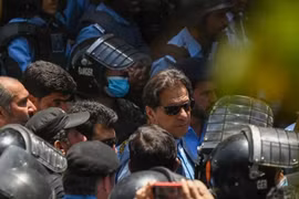 Cựu Thủ tướng Pakistan Imran Khan được tại ngoại