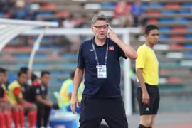 Huấn luyện viên Troussier: "U22 Việt Nam chơi tốt, thua do non kinh nghiệm"