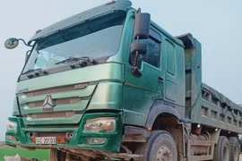 Va chạm với xe tải, 3 mẹ con tử nạn thương tâm