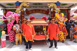 Ngàn người tham dự lễ hội Nghinh Ông Sông Đốc