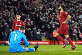 MU "giúp" Salah đi vào lịch sử Liverpool
