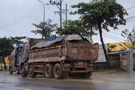 Đà Nẵng: Xử lý nhiều xe chở bùn đất từ Công ty gạch men Cosevco gây ô nhiễm môi trường