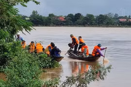 Tìm kiếm người đàn ông nghi bị ngã xe máy, rơi xuống sông Long Đại mất tích