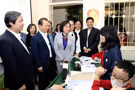 Đề nghị cần có giải pháp hỗ trợ về bù giá sách giáo khoa cho học sinh