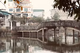 Khám phá kiến trúc cây cầu Khum có hình thuyền nan úp ngược tại Hà Nội