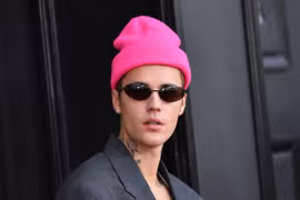 Justin Bieber thu về 200 triệu USD nhờ bán 291 bài hát