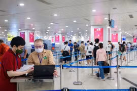 Cấm bay 1 năm với hành khách sử dụng giấy tờ giả để đi máy bay