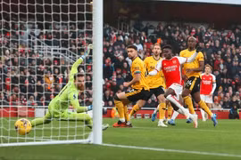 Thắng tối thiểu 2-1, Arsenal giữ vững vị trí số 1 trên BXH Ngoại hạng Anh