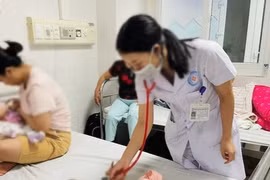 Thanh Hóa: Sức khỏe 4 trẻ nhỏ bị tiêm vaccine hết hạn tương đối ổn định