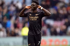 Arsenal giữ chân tài năng trẻ Bukaya Saka