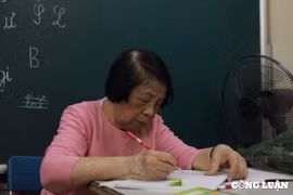 Bà giáo 80 tuổi và hành trình 28 năm gieo chữ cho trẻ em khiếm khuyết