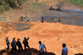 Điều tra nguyên nhân vụ vỡ hồ xử lý nước thải khiến một công nhân tử vong