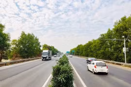 Phân luồng giao thông phục vụ sửa chữa đột xuất cao tốc Nội Bài - Lào Cai
