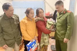 Bé gái sơ sinh bị bỏ rơi trong đêm rét cùng bức tâm thư của người mẹ