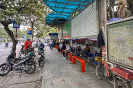 Hà Nội: Hạ tầng giao thông cho xe buýt chưa được đảm bảo