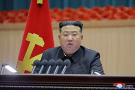 Ông Kim Jong Un ra lệnh quân đội Triều Tiên tăng tốc sản xuất vũ khí