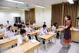 Các thí sinh hoàn thành môn thi đầu tiên trong tâm trạng thoải mái