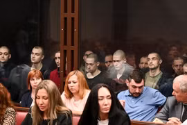 Binh sĩ tiểu đoàn Azov của Ukraine ra hầu tòa ở Nga