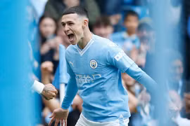 Bị đuổi người ở hiệp 2, Man City vẫn nhẹ nhàng có 3 điểm