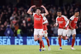 Tân binh đắt giá nhất Ngoại hạng Anh ghi bàn, Arsenal hòa hú vía trước Chelsea